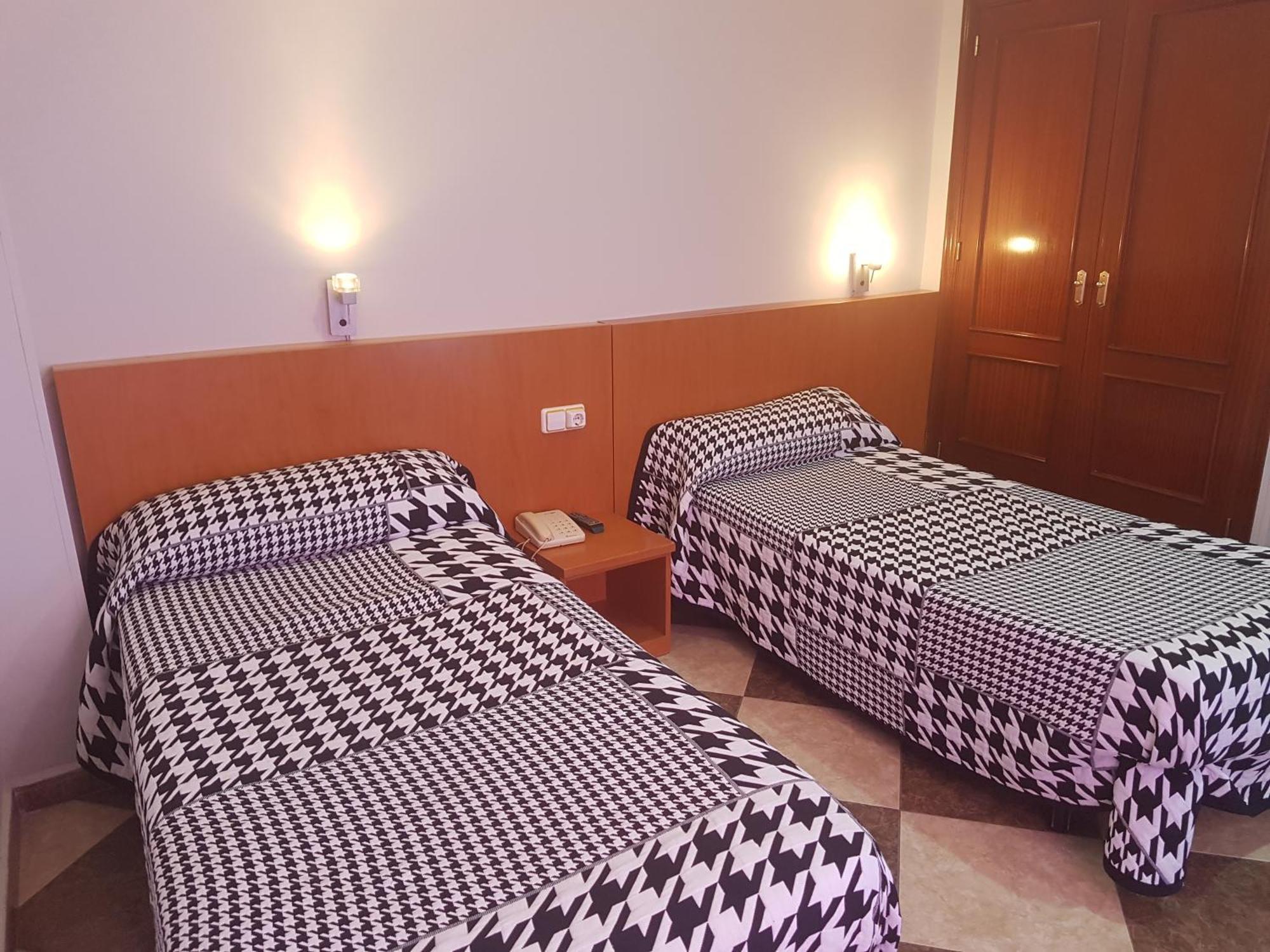 Hotel Juan Carlos Торевьиа Экстерьер фото